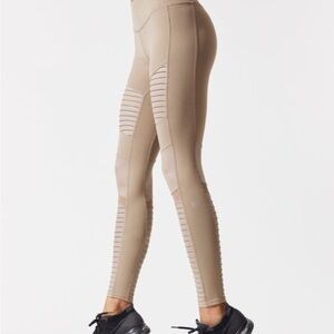 ALO Yoga Moto Leggings in Sand